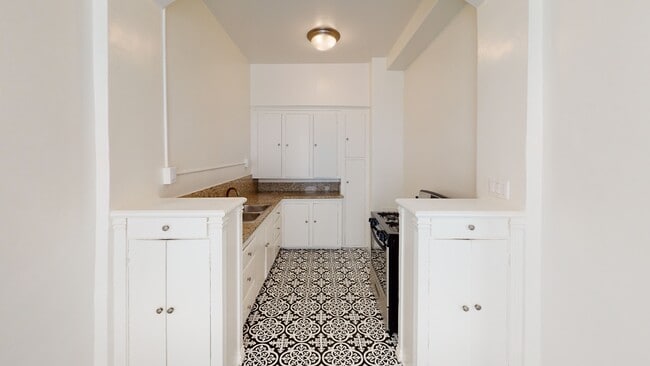 Kitchen - Serrano Towers