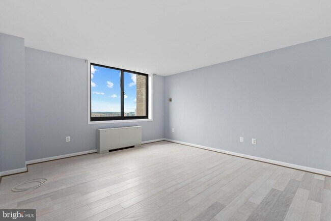 Building Photo - 3705 S George Mason Dr