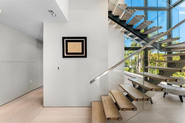 Building Photo - 360 Harbor Dr