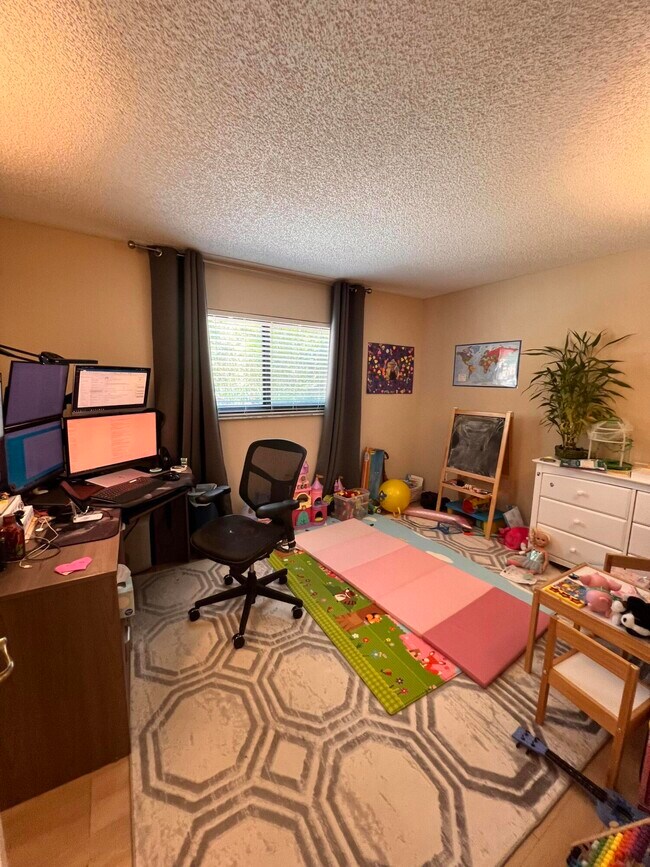 Building Photo - 5650 Coach House Cir