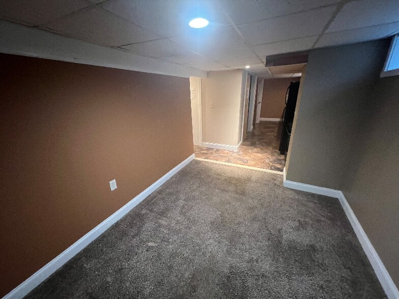 Building Photo - 51 Laverack Ave