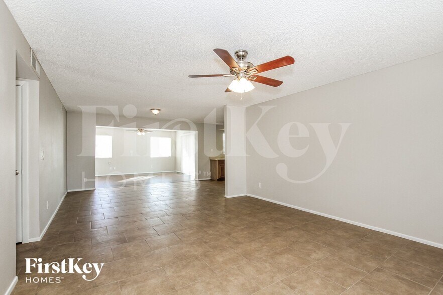 Building Photo - 5031 W Windrose Dr