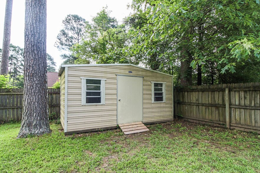 Building Photo - 87 Aileen Dr