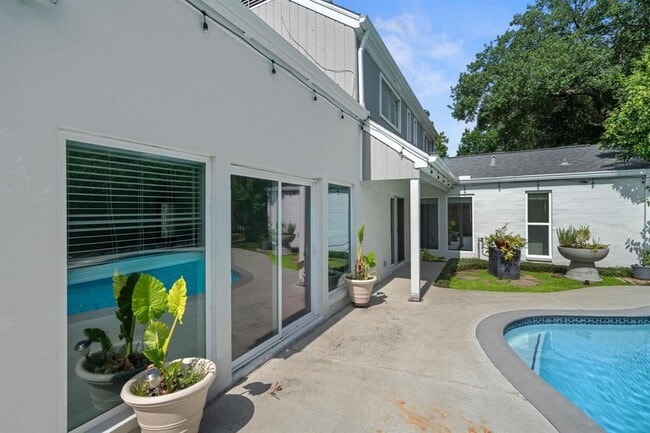 Building Photo - 10214 Inwood Dr