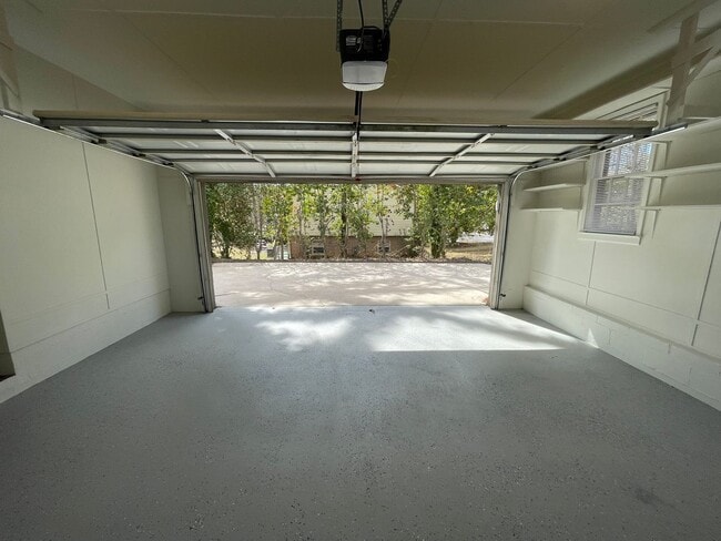 Building Photo - Renovated 3/2.5 House in Chieftain Hills- ...
