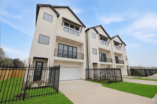 Building Photo - 6328 Sidney St