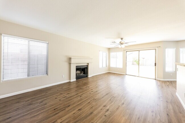 Building Photo - 8557 W Voltaire Ave