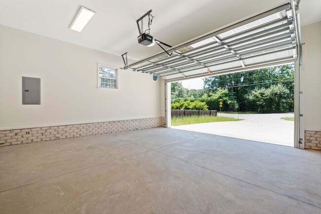 Building Photo - Charming Newly Constructed Property in Raleigh with Modern Appliances/Fixtures!