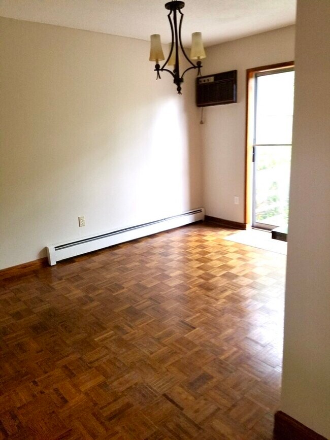 Building Photo - 60 Old Town Rd #112