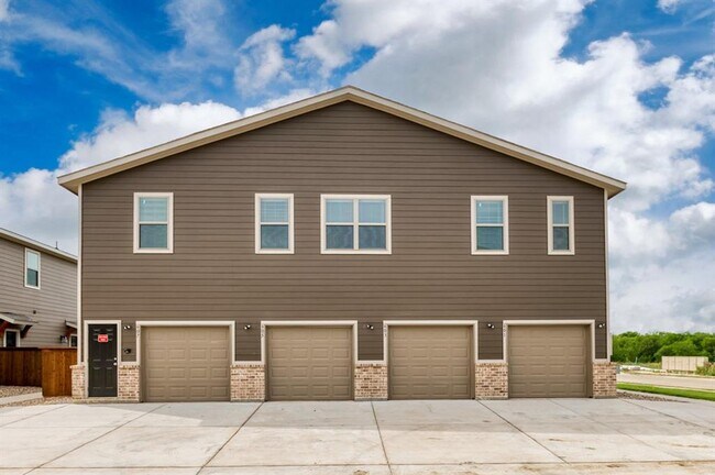 Building Photo - 605 Harvest Moon Dr