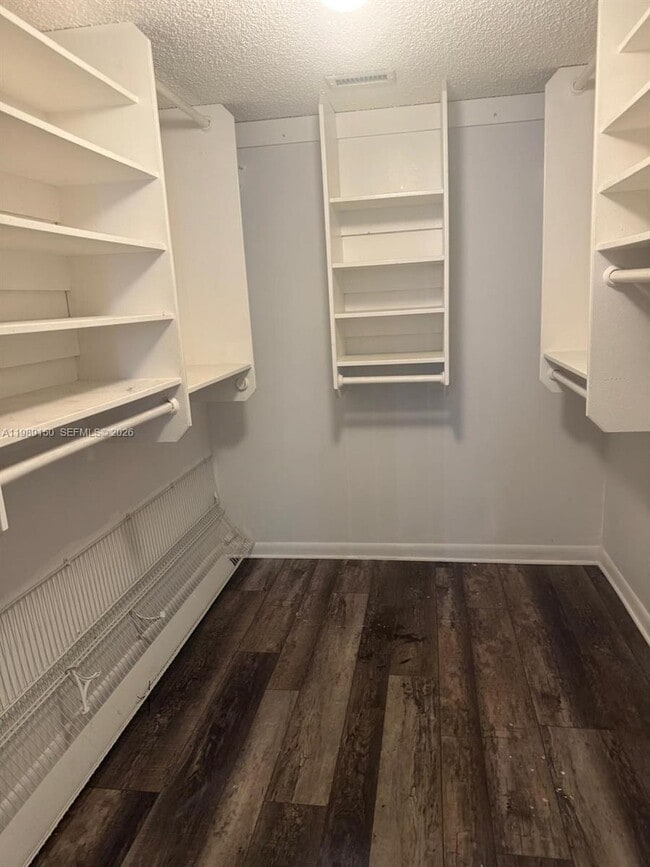 Building Photo - 109 Lake Emerald Dr