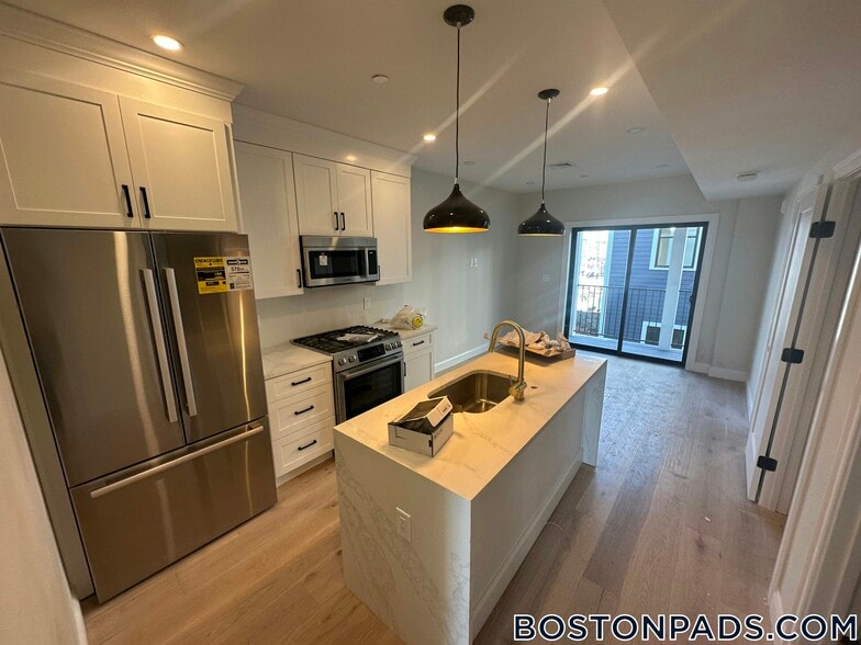 Building Photo - 48 Woodward St