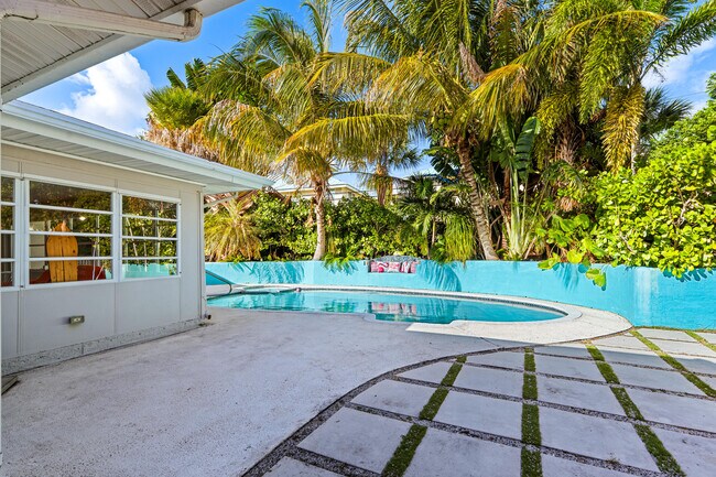 Building Photo - 113 Park Ln E