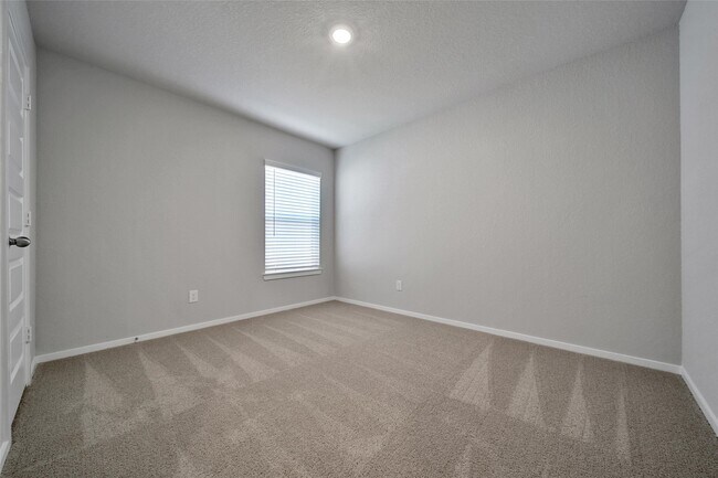 Building Photo - 8007 Camphor Ct