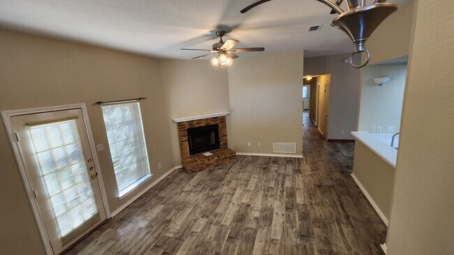 Building Photo - 2016 Lee Dr