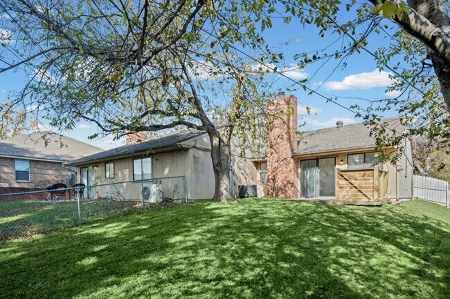 Building Photo - 2313 Paul Revere St