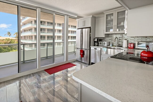 Building Photo - 3554 Ocean Dr