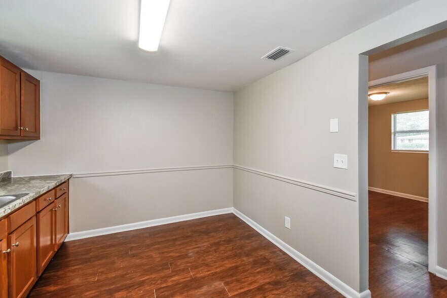 Building Photo - 5816 Sonora Dr W