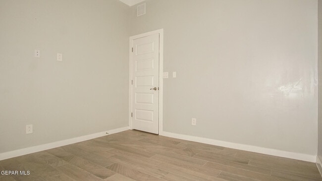 Building Photo - 14904 Tierra Escape Ave
