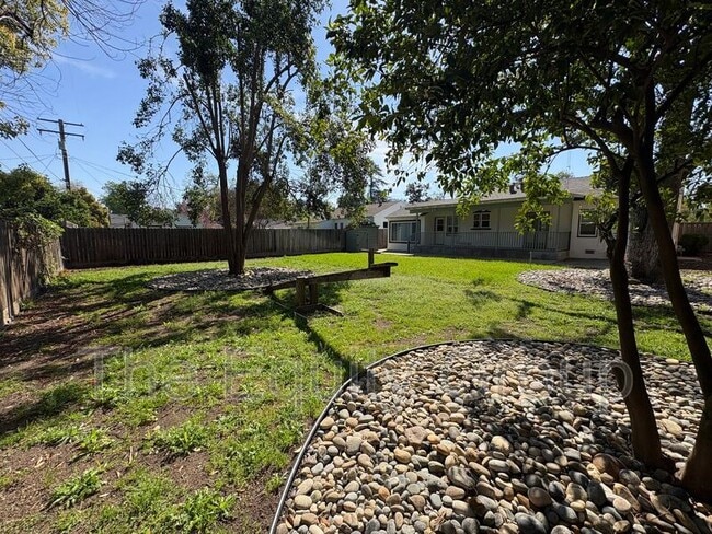 Building Photo - 1610 W College Ave