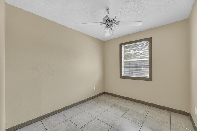 Building Photo - 440 W Siesta St