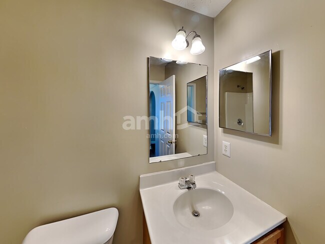 Building Photo - 5525 Village Grove Ln