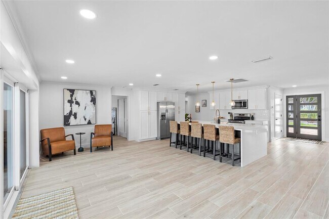 Building Photo - 668 Harbor Is