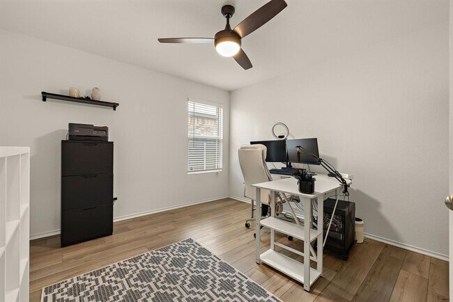 Building Photo - 424 Sebring Cir