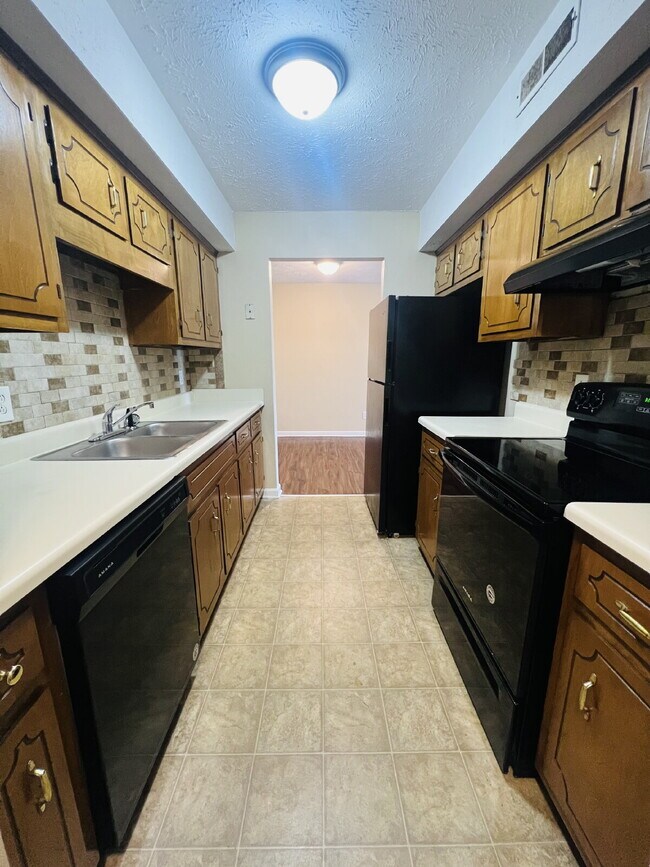 Building Photo - 3854-D Northeast Dr. Clarksville, TN 37040