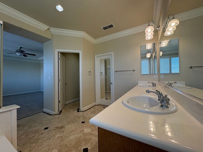 Building Photo - 2855 Sandyhills Ln