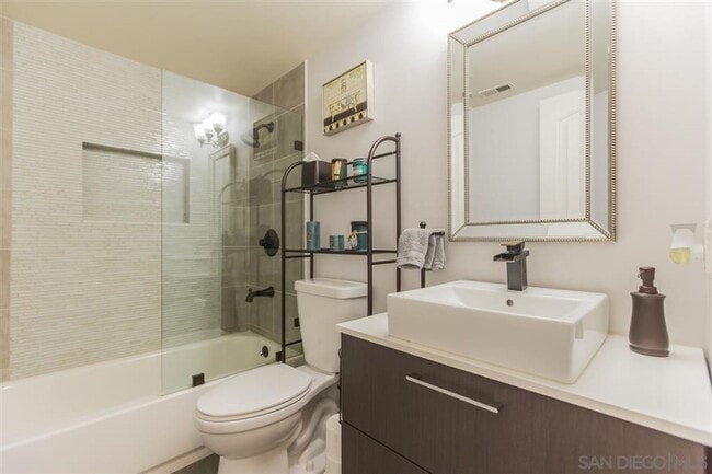 Building Photo - 2 Bed / 2 Bath Townhome in El Cajon