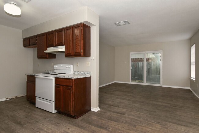 Building Photo - PEPERPORT.3914/3916