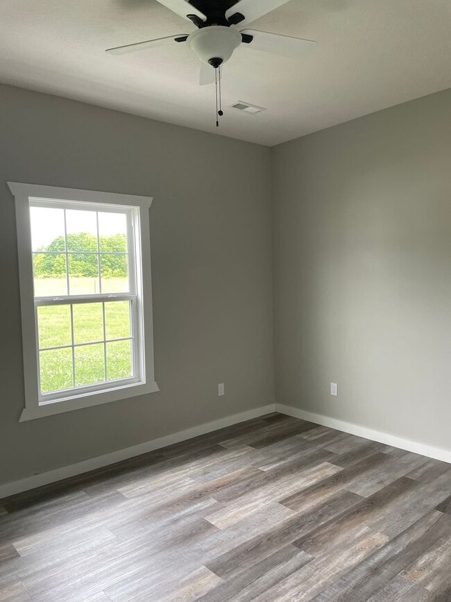 Building Photo - Country house retreat on 10 fenced acres for a hobby farm