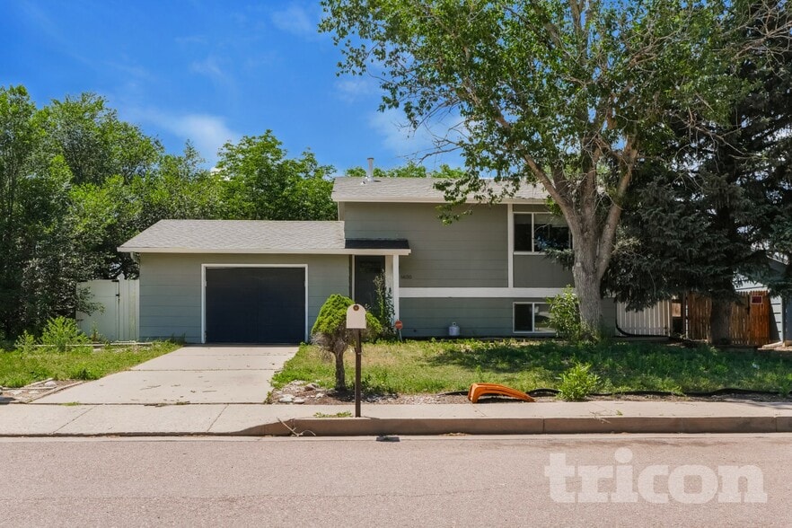 Primary Photo - 6650 Brook Forest Dr