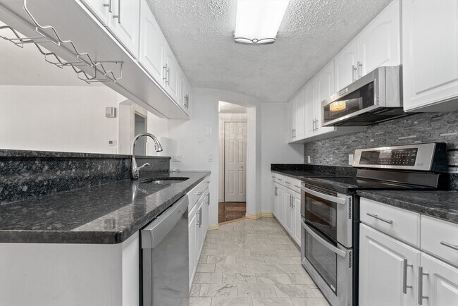 Primary Photo - 165 Cottage St