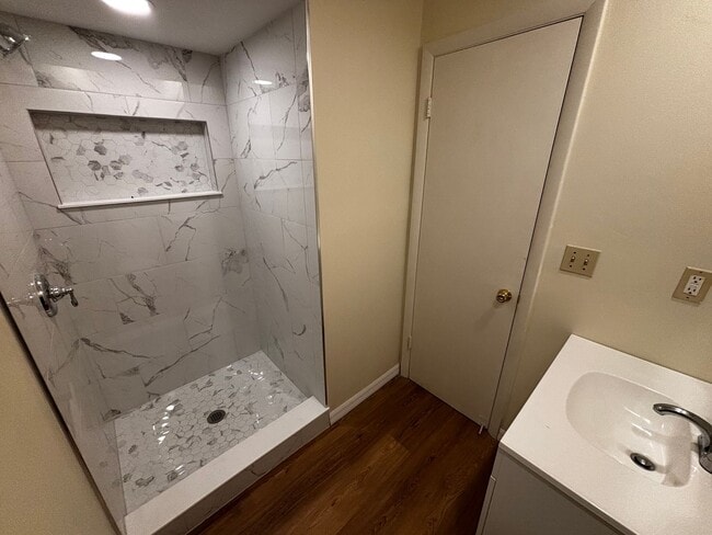 Building Photo - 2/2 Fully Renovated Home in Silver Springs...