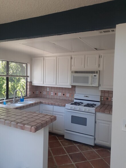 Building Photo - 18433 Hatteras St