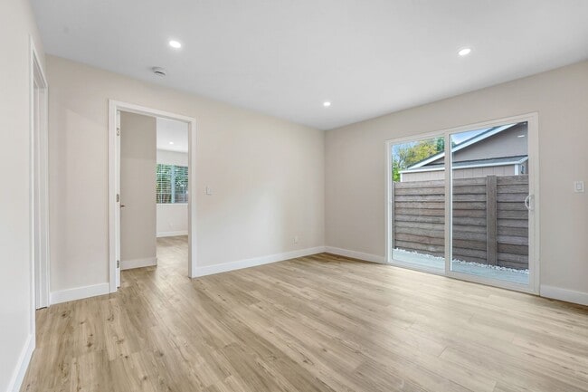 Building Photo - Stunning 3-Bedroom + Den Lease | Brand New...