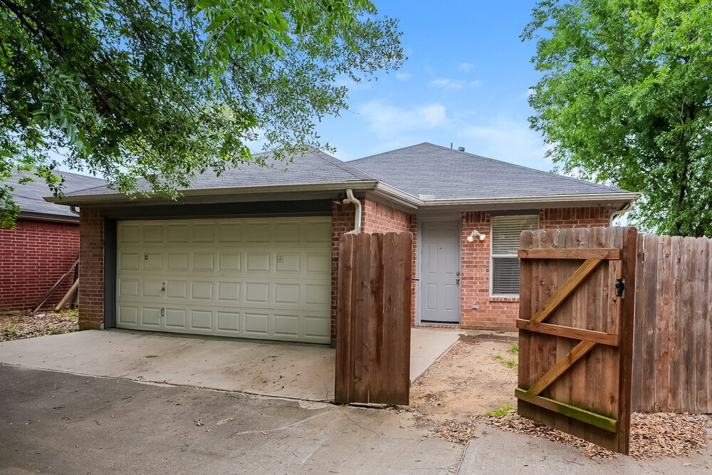 Building Photo - 2522 Esquire Dr