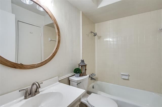 Building Photo - 7620 Dentcrest Dr