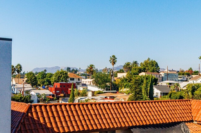 Building Photo - 705 Benton Wy