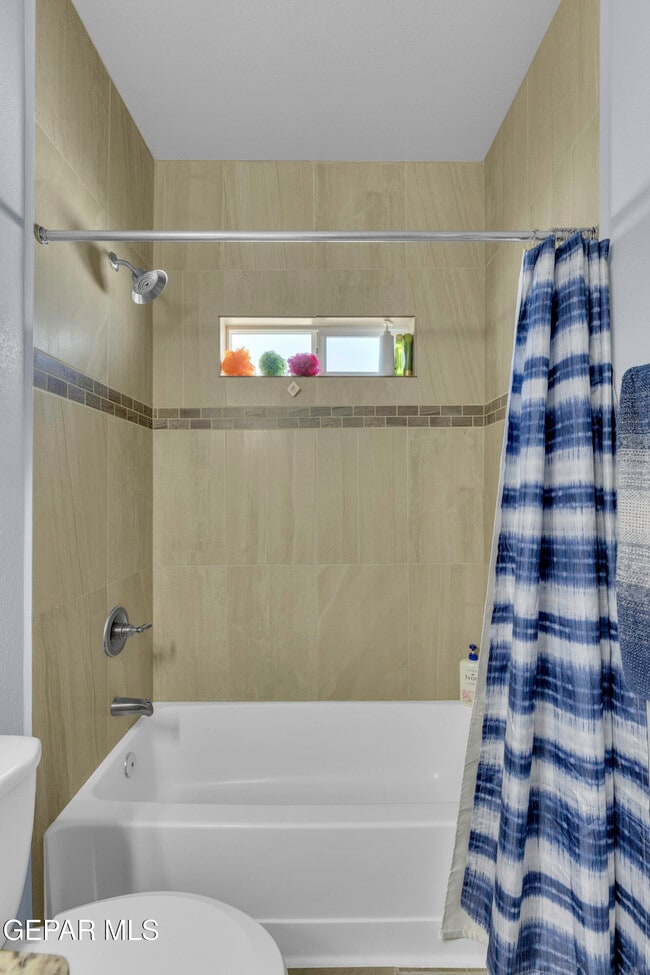 Building Photo - 12631 Mark Twain Ave