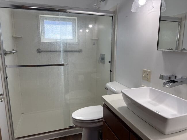 Building Photo - 43 Pleasant View St