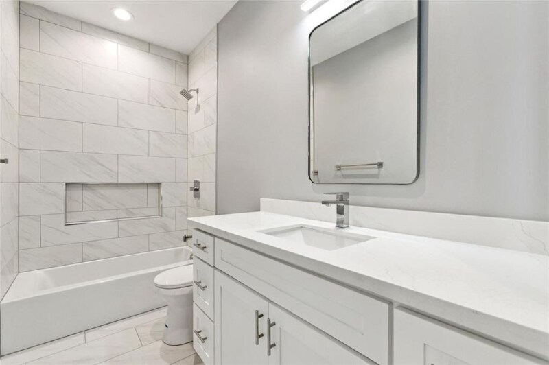 Building Photo - 1222 St Denis St