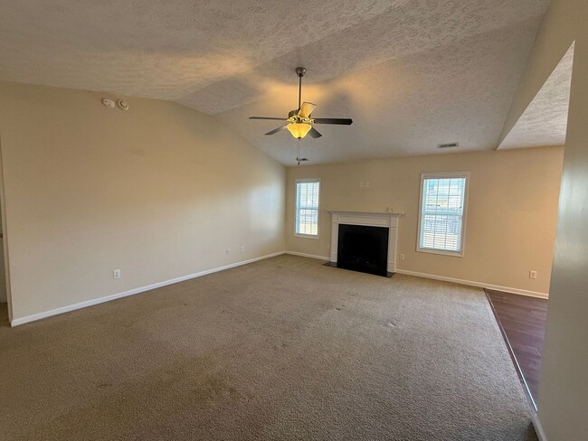 Building Photo - Charming 3 Bedroom 2 Bath home located in Carolina Plantation