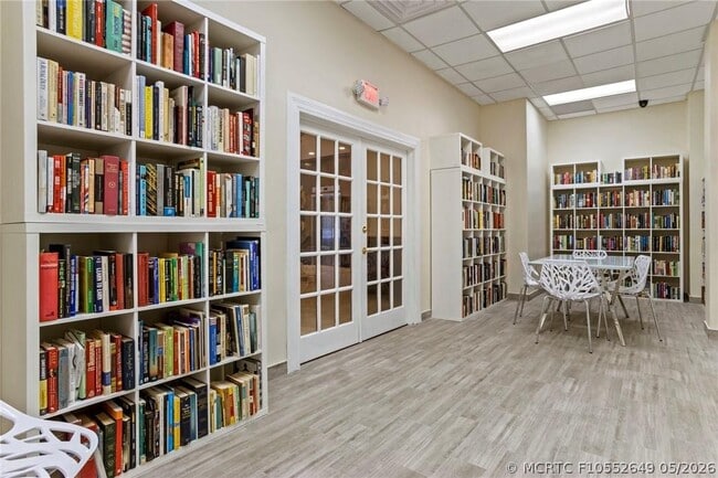 Building Photo - 3725 S Ocean Dr