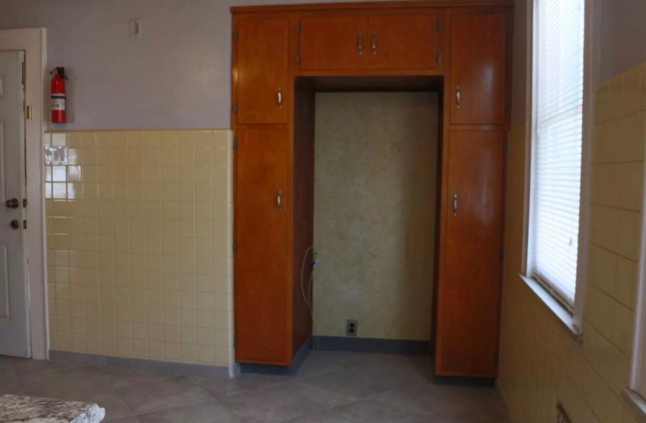 Building Photo - 454 N 7th St