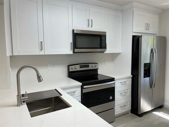 Building Photo - 5741 Riverside Dr
