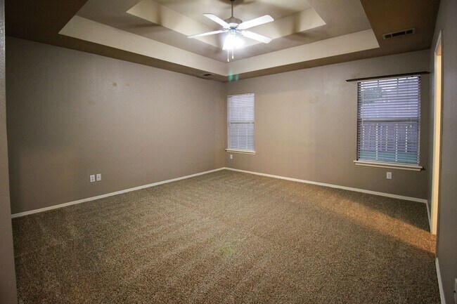 Building Photo - Darling Home In Jenks Schools!
