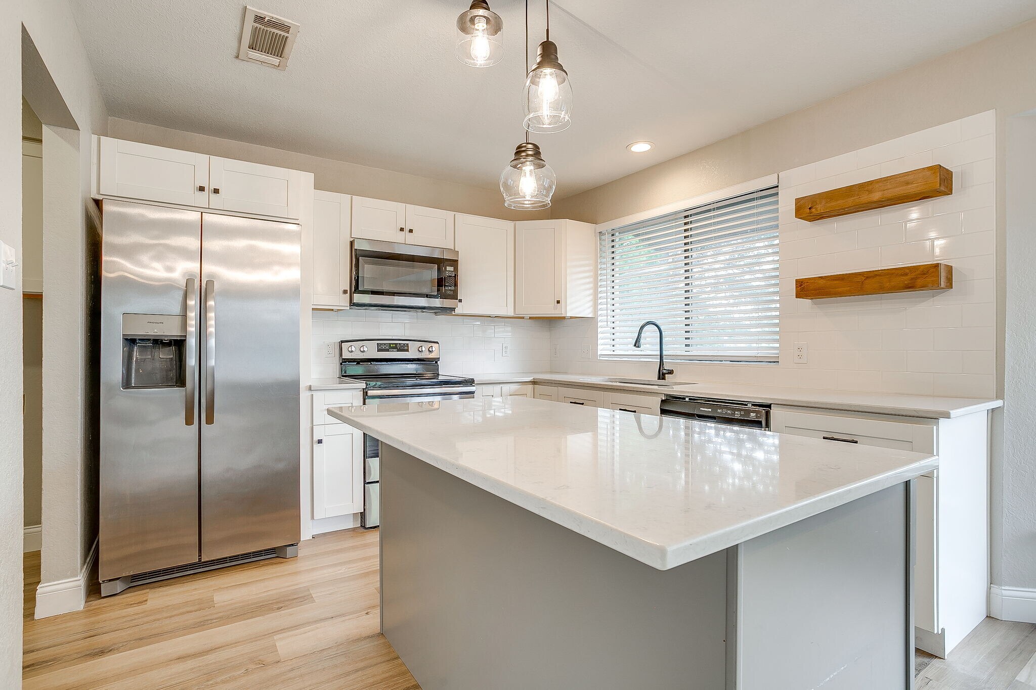 Kitchen - 7920 Lazy Brook Dr
